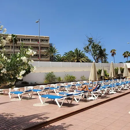 Camelias Apartahotel